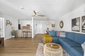 Fireplace, offices - Baronnet Apartments (Surfers Paradise)