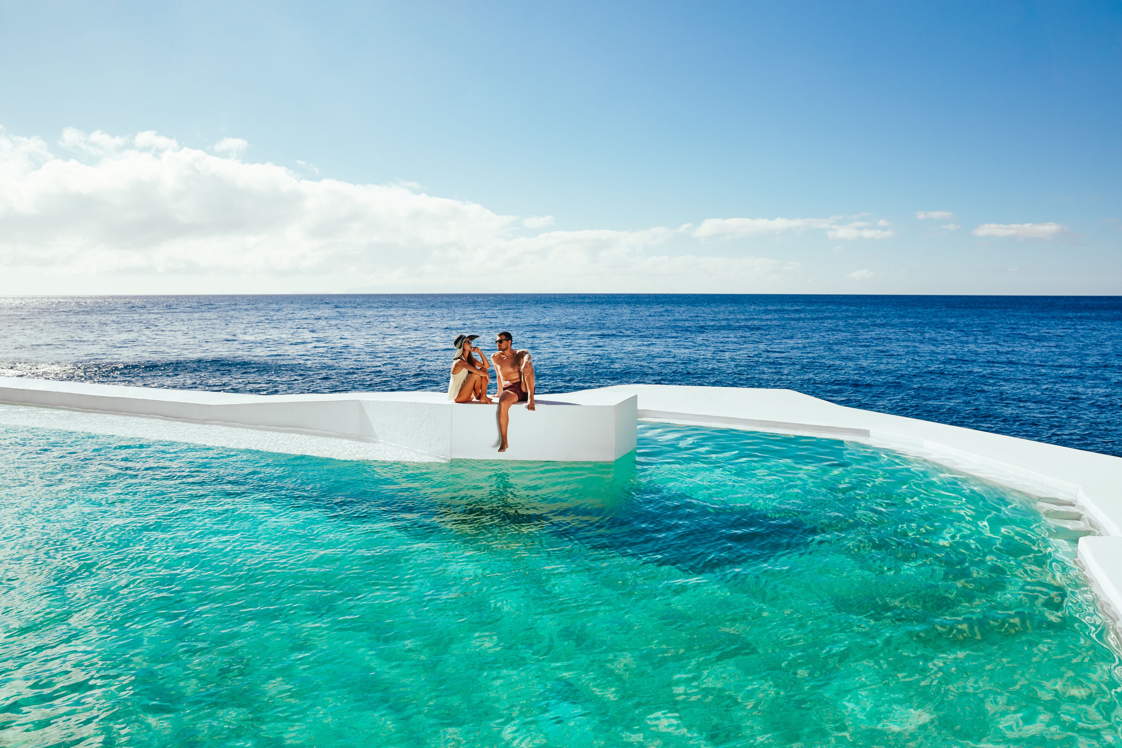 3 outdoor pools, pool loungers