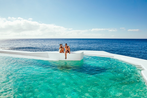 3 outdoor pools, sun loungers