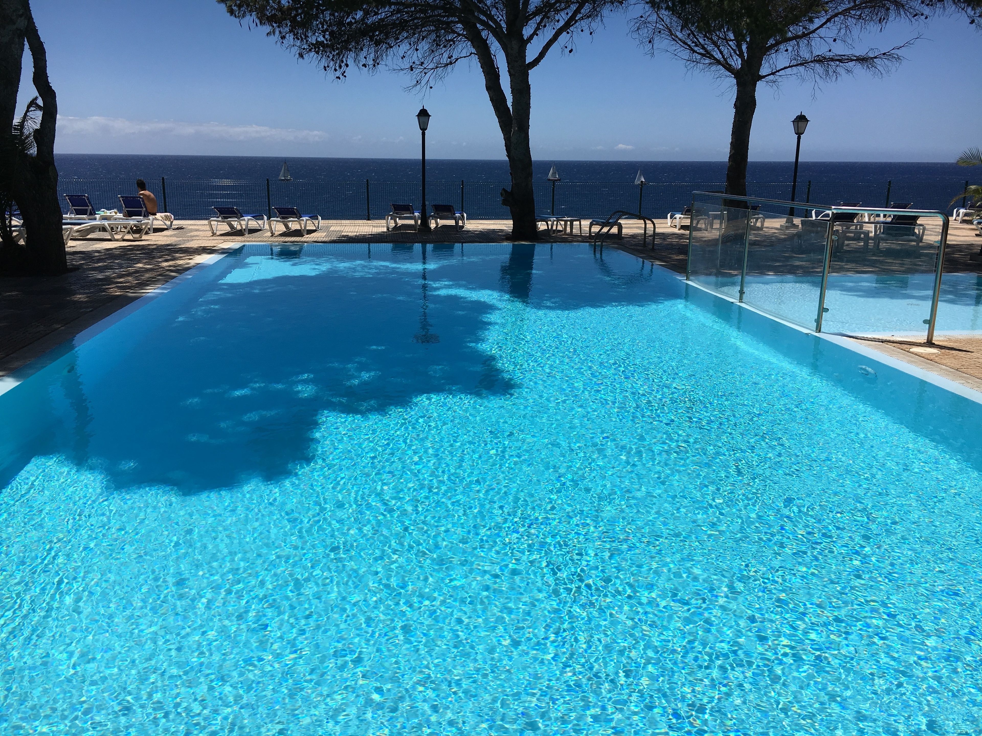 3 outdoor pools, pool loungers