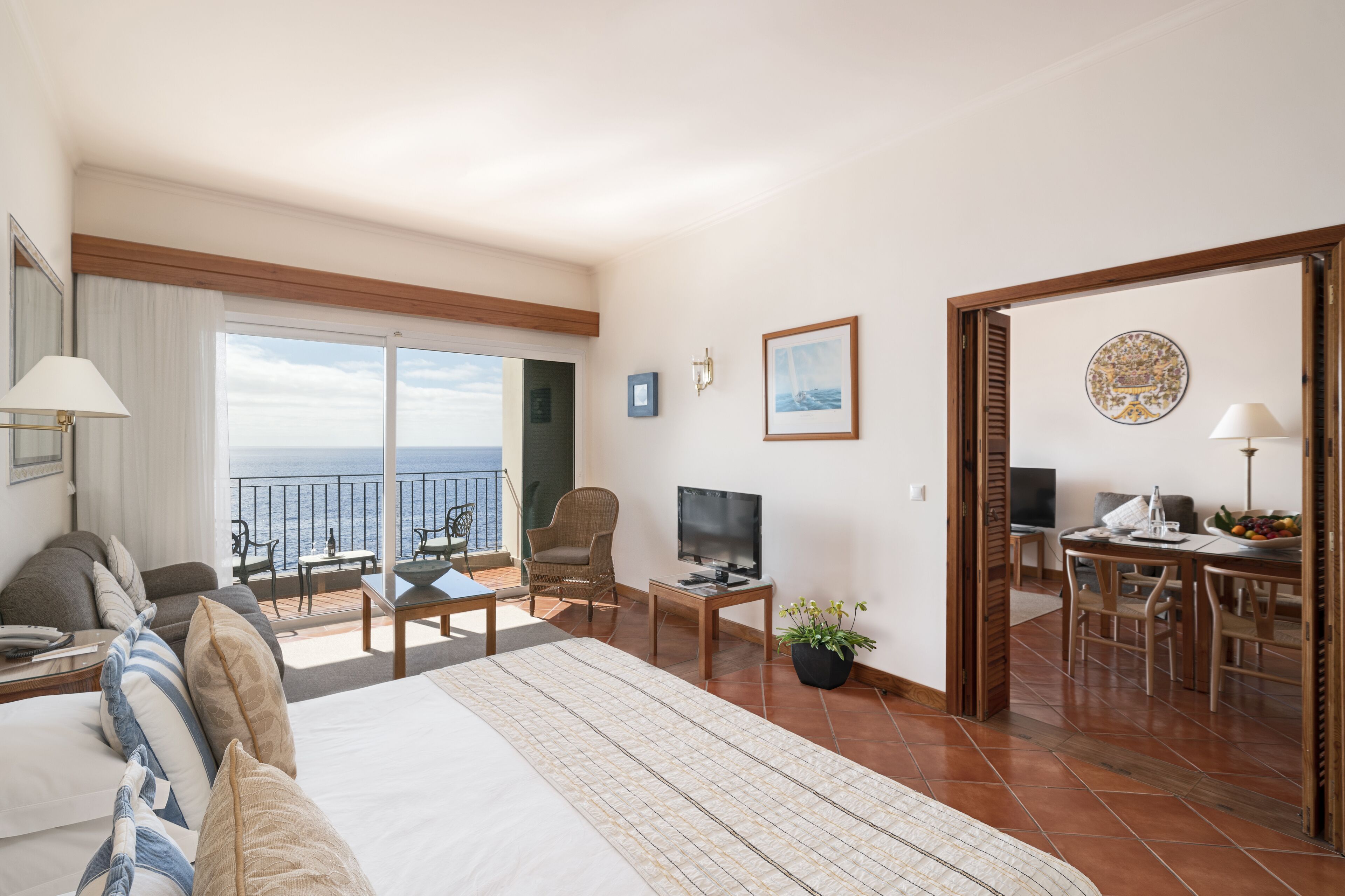 premium suite, balcony, sea view | 1 bedroom, premium bedding, down duvets, minibar