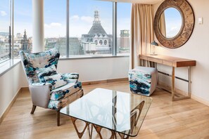 Egyptian cotton sheets, premium bedding, in-room safe, blackout curtains