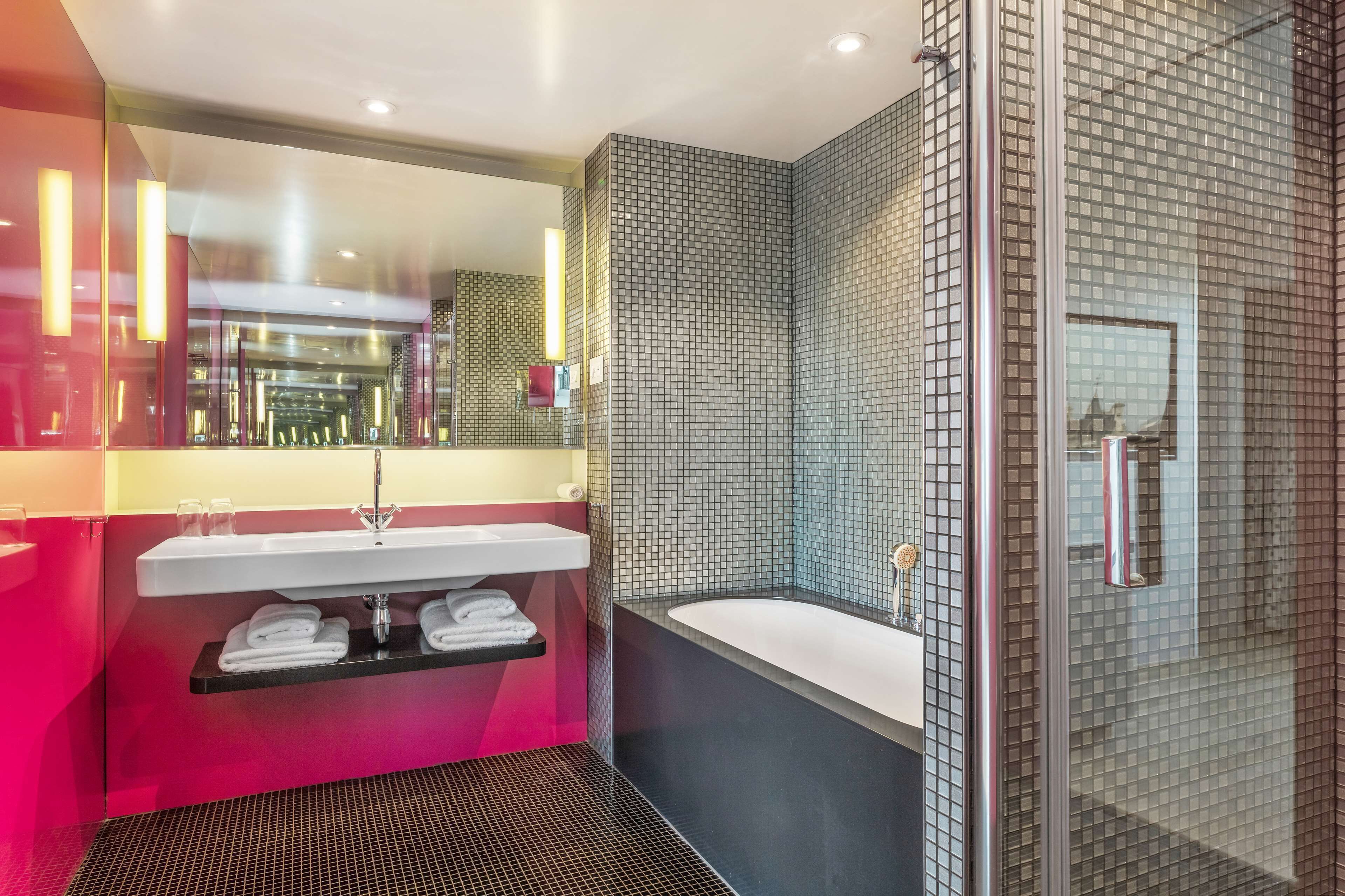 junior suite | bathroom | shower, rainfall showerhead, free toiletries, hair dryer