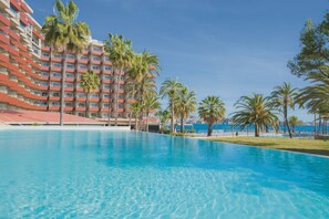 Indoor pool, 2 outdoor pools, pool umbrellas, pool loungers