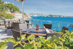 2 Restaurants, Abendessen, mediterrane Küche