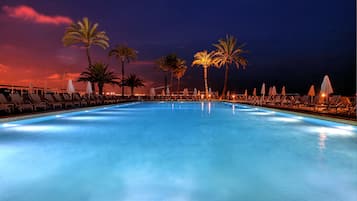 Indoor pool, 2 outdoor pools, pool umbrellas, sun loungers