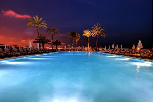 Indoor pool, 2 outdoor pools, pool umbrellas, sun loungers