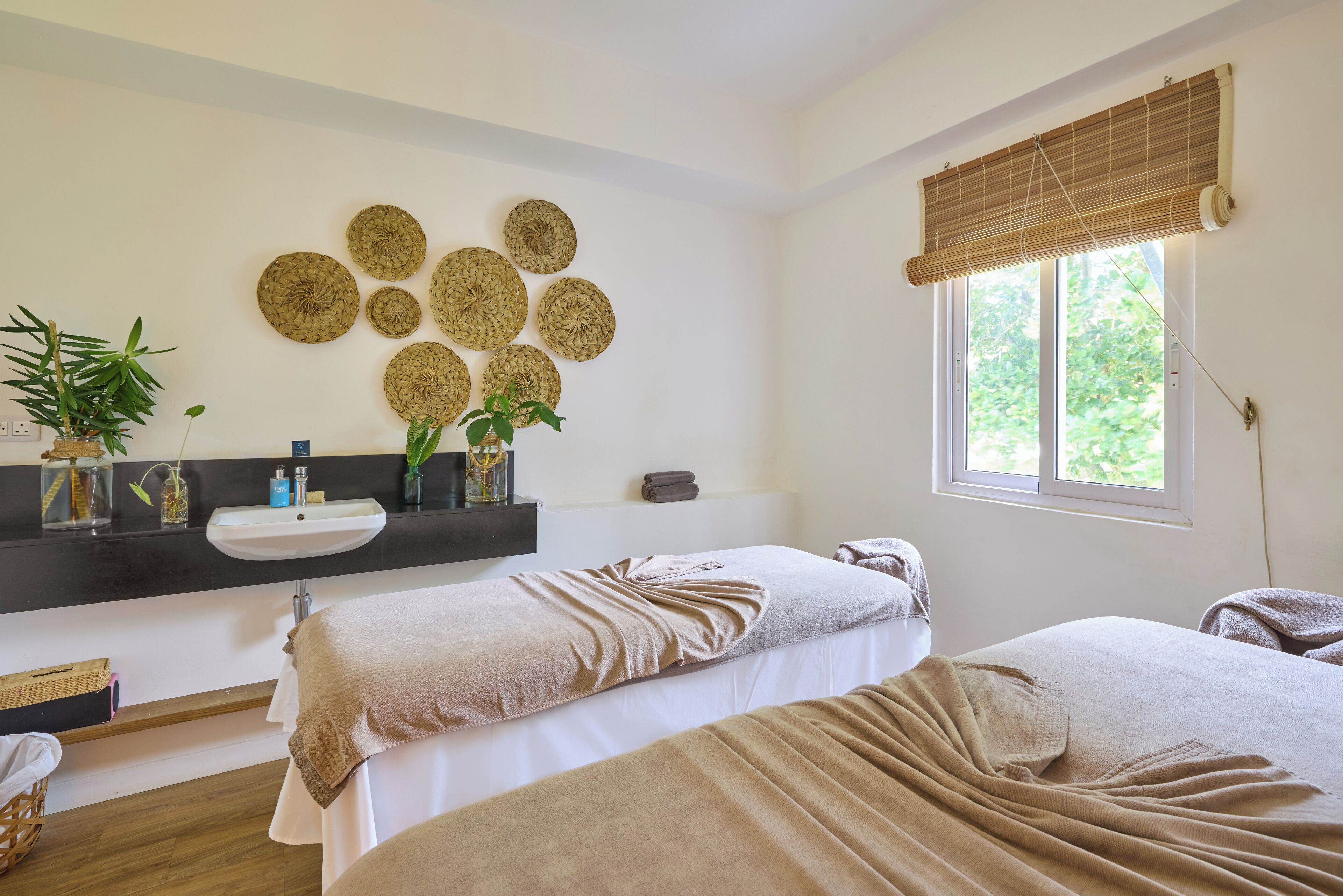 body treatments, 2 treatment rooms, manicures and pedicures, massages