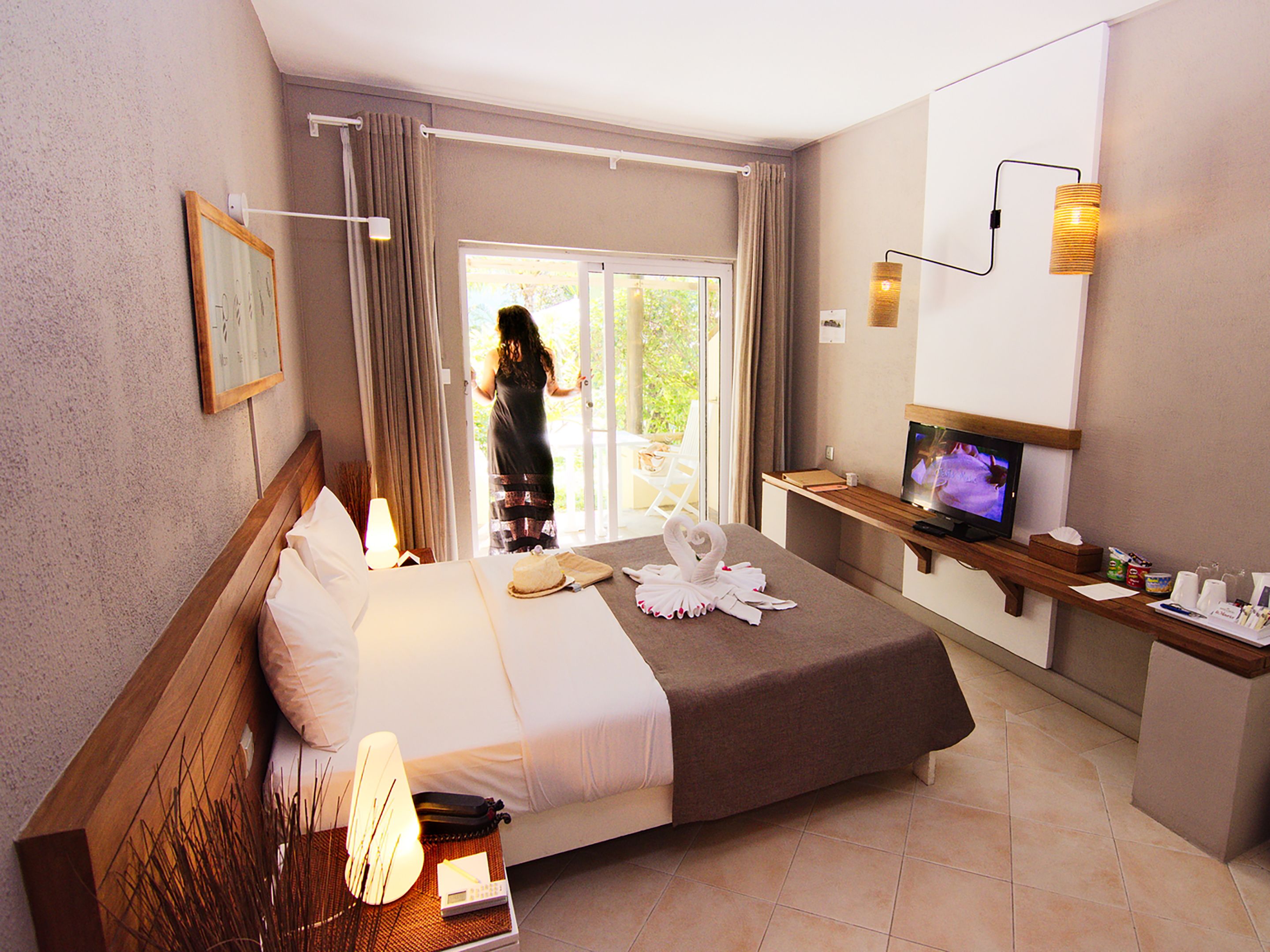 standard room | minibar, in-room safe, desk, blackout curtains