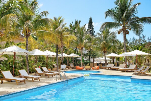 Außenpool, Liegestühle