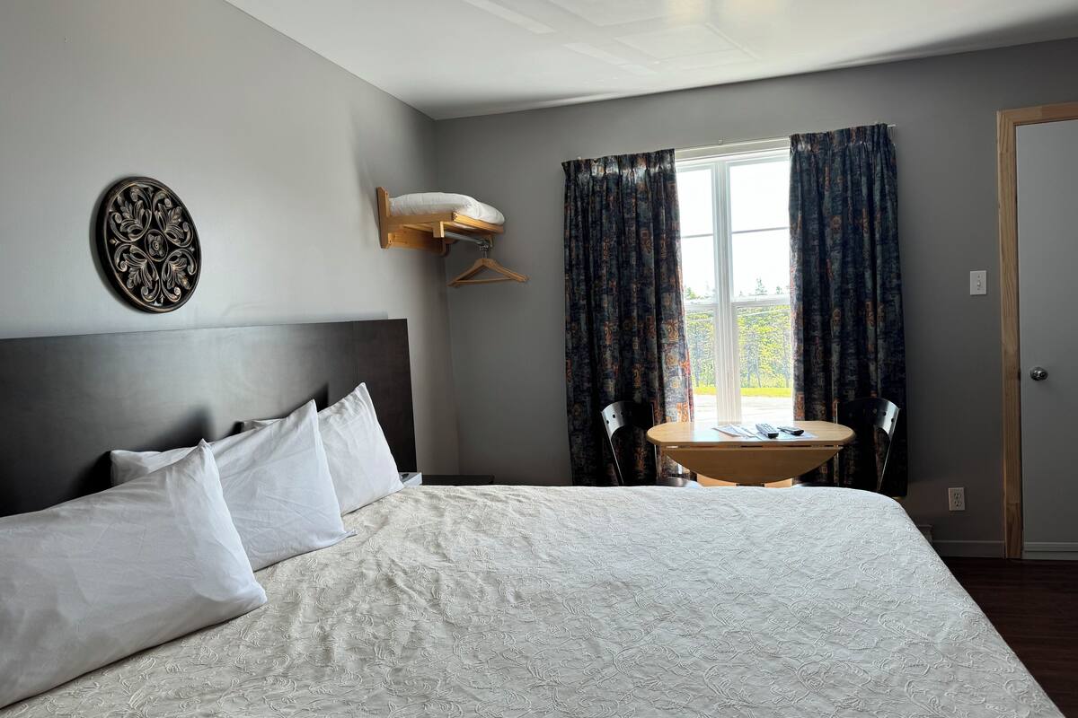 standard room, 1 queen bed | desk, free wifi, bed sheets