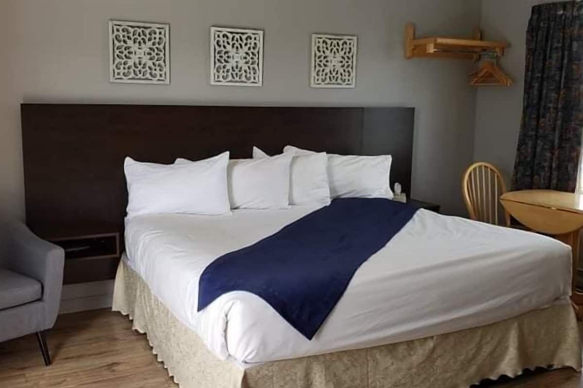 standard room, 1 queen bed | desk, free wifi, bed sheets