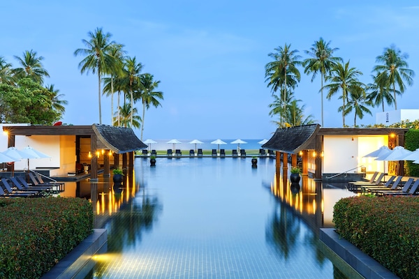 Outdoor pool, pool umbrellas, sun loungers