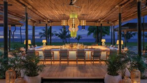 4 bar/lounge, 2 bar di kolam renang dan 2 bar tepi kolam renang