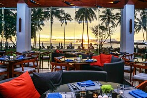 7 restaurants, breakfast, lunch, dinner served; Thai cuisine - JW Marriott Khao Lak Resort and Spa (Takua Pa)
