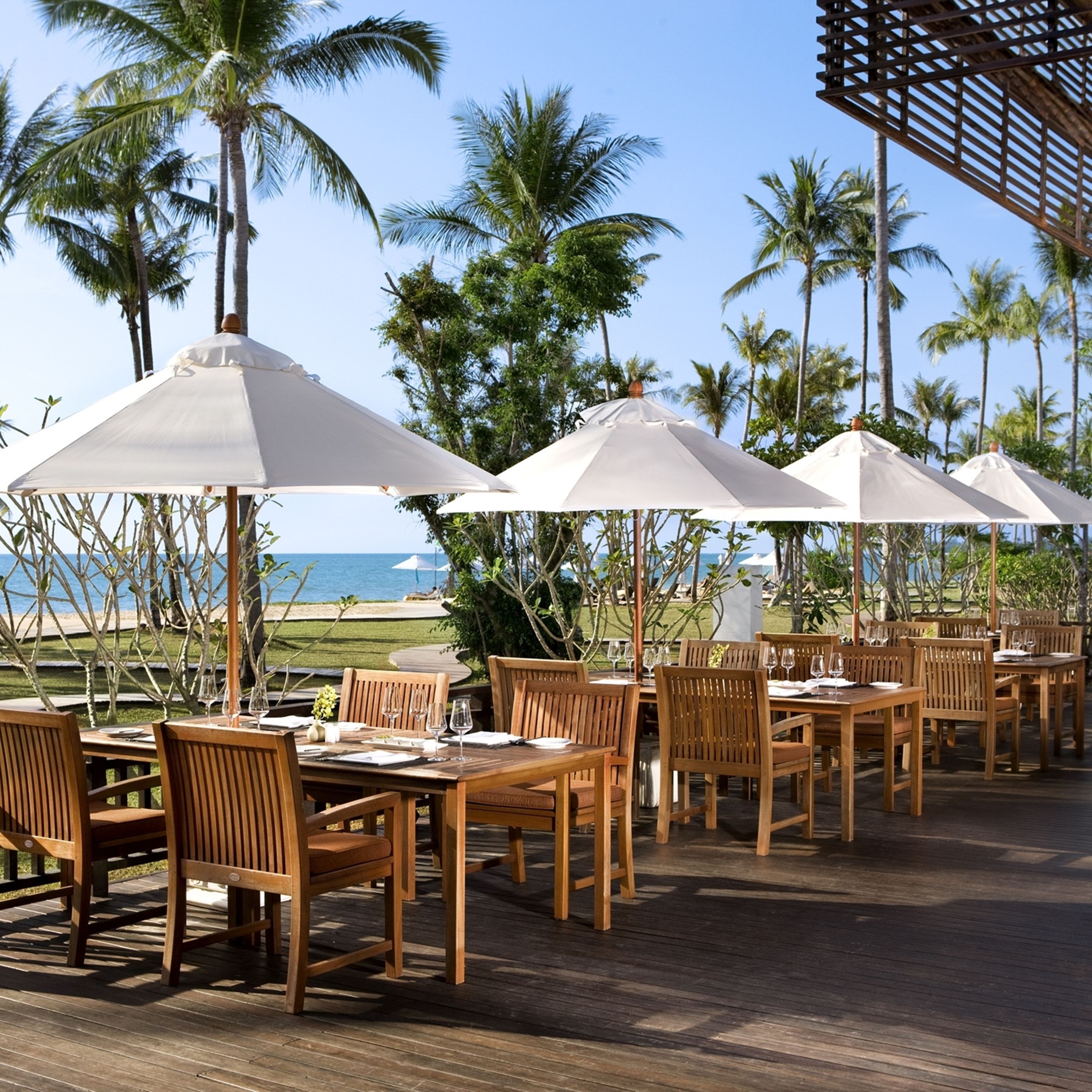 Daily buffet breakfast (THB 800 per person)