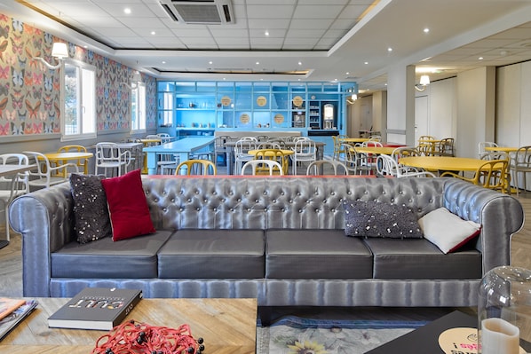 Lobby sitting area - B&B HOTEL Saint-Maur Créteil (Saint-Maur-des-Fosses)