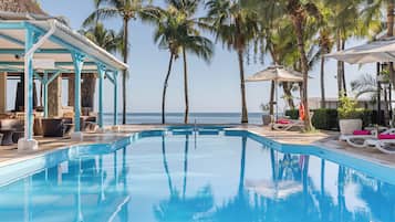 Outdoor pool, pool umbrellas, sun loungers