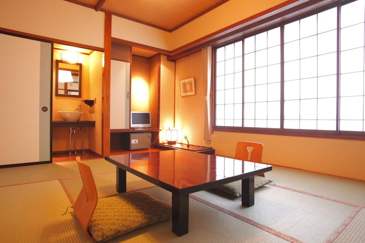 ห้องอีโคโนมี (Japanese Style, Shared Bathroom) | ผ้านวมขนเป็ด, ตู้นิรภัยในห้องพัก, ห้องเก็บเสียง, ผ้าปูที่นอน