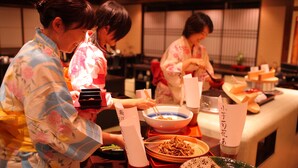 A traditional Japanese dining setting with tatami mats, low tables, and a sushi bar. - Kaidou Roman Onyado Tsutaya (Kiso)