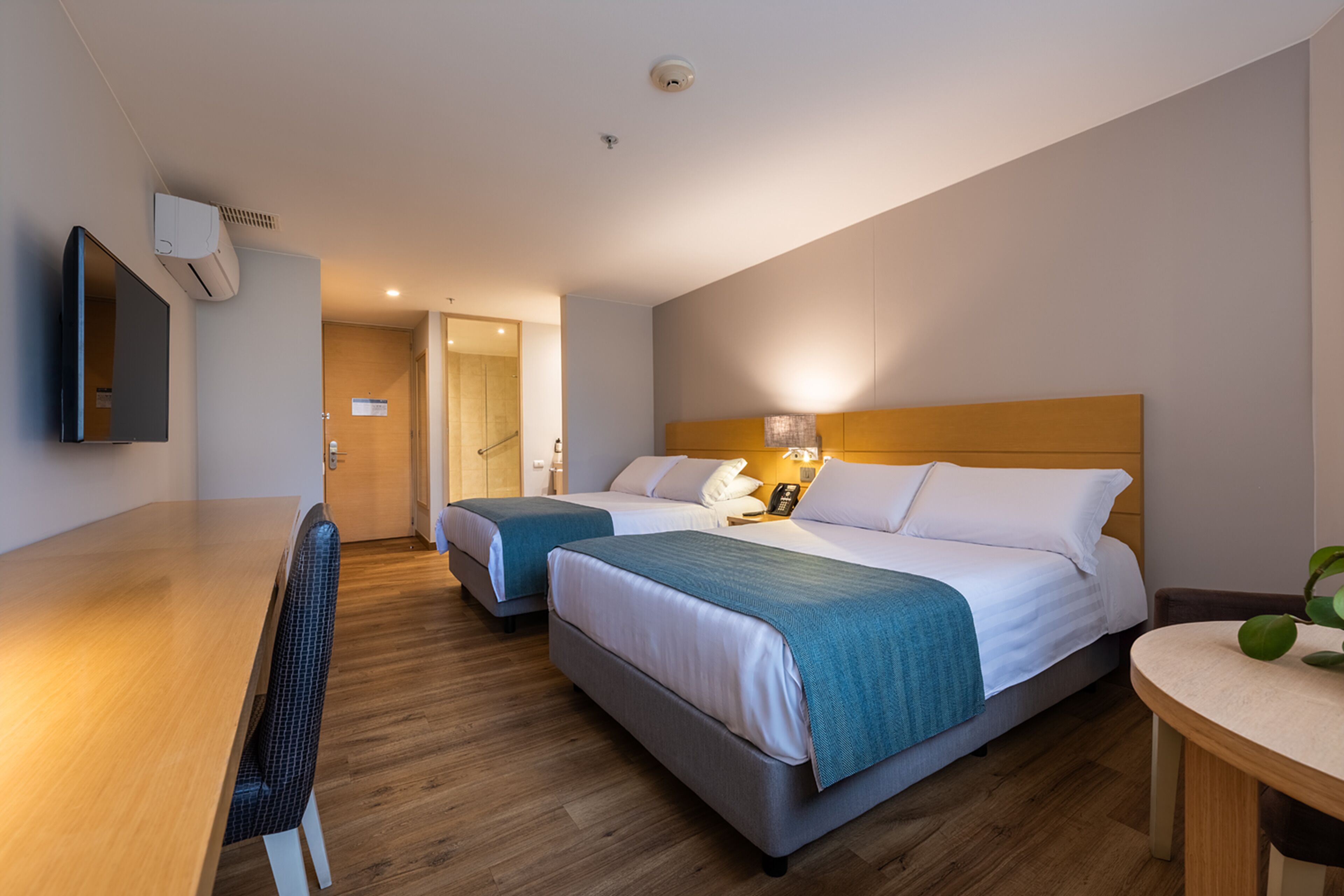 1 bedroom, premium bedding, down duvets, minibar