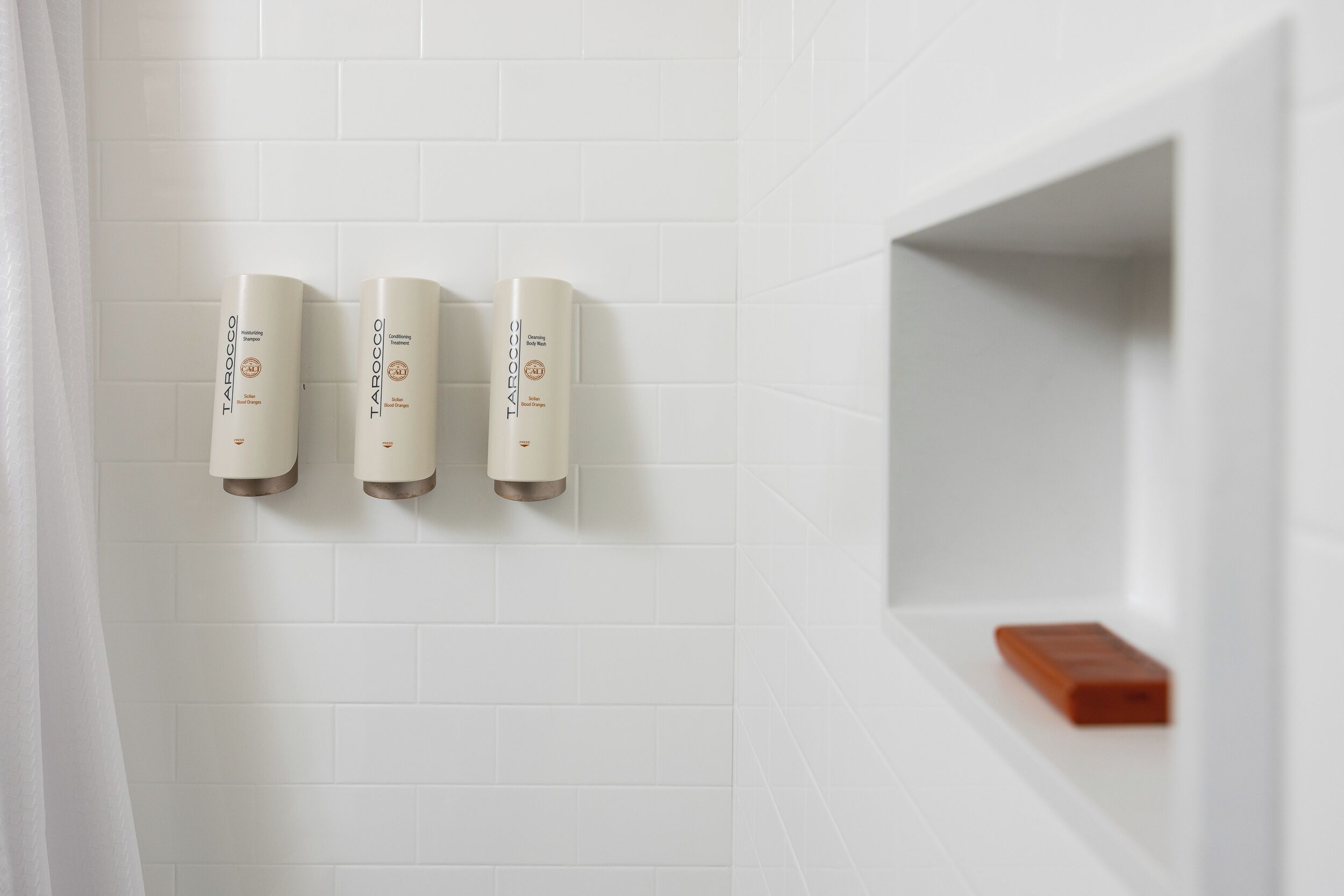 deluxe room, 2 queen beds, bathtub, garden view | bathroom amenities | hair dryer, towels