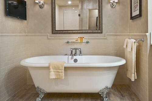 Camera Grand, 1 letto king | Vasca da bagno a immersione totale