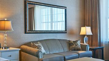 Kamar Grand, 1 Tempat Tidur King | Meja kerja, ruang kerja ramah laptop, dan tirai kedap cahaya