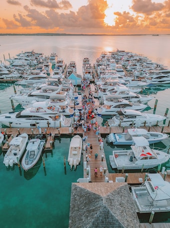 Marina. Valentines Resort & Marina
