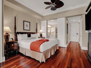 King Studio | Premium bedding, minibar, in-room safe, individually decorated - Valentines Resort & Marina (Dunmore Town)