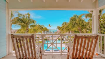 Luxury One Bedroom Townhome | Terrace/patio