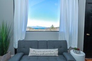 Wifi gratis, decoración personalizada y muebles diferentes 