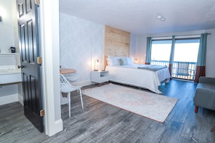 Habitación, 1 cama de matrimonio grande, balcón | Decoración individual, mobiliario individual, wifi gratis y ropa de cama