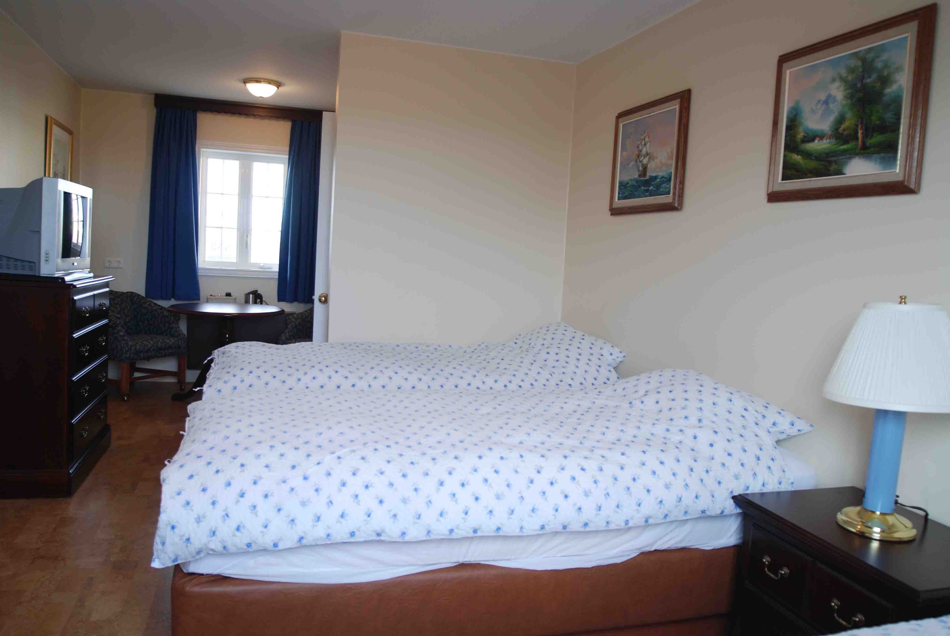 1 bedroom, blackout curtains, rollaway beds, free wifi