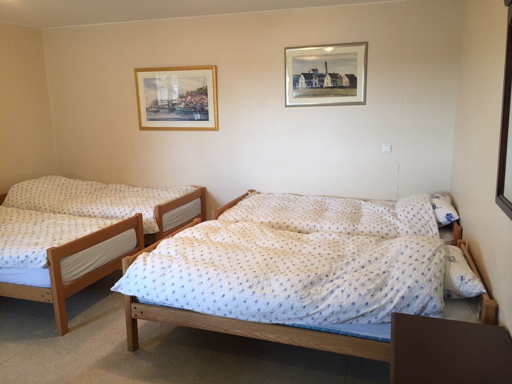 Chambre Quadruple Familiale, salle de bains commune | Rideaux occultants, lits pliants/supplémentaires, Wi-Fi gratuit