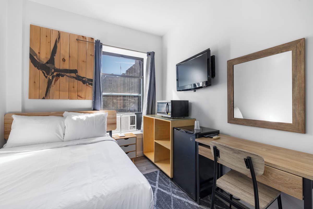 1 Double Bed Room | Premium bedding, pillow-top beds, desk, laptop workspace