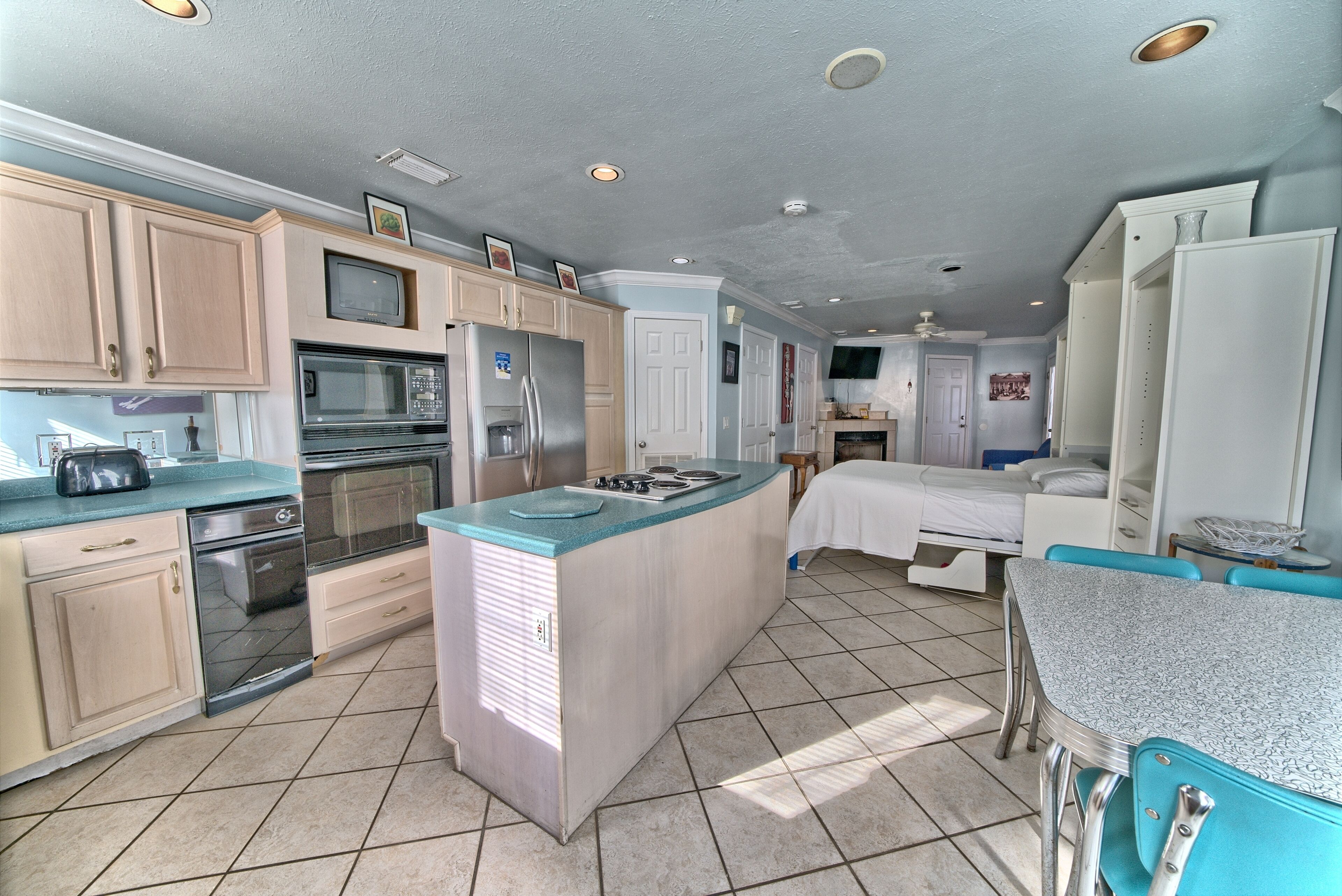 studio, pool view | private kitchen | fridge, microwave, oven