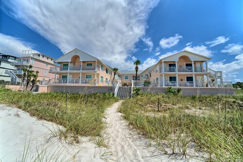 Pineapple Villas on Laguna Beach