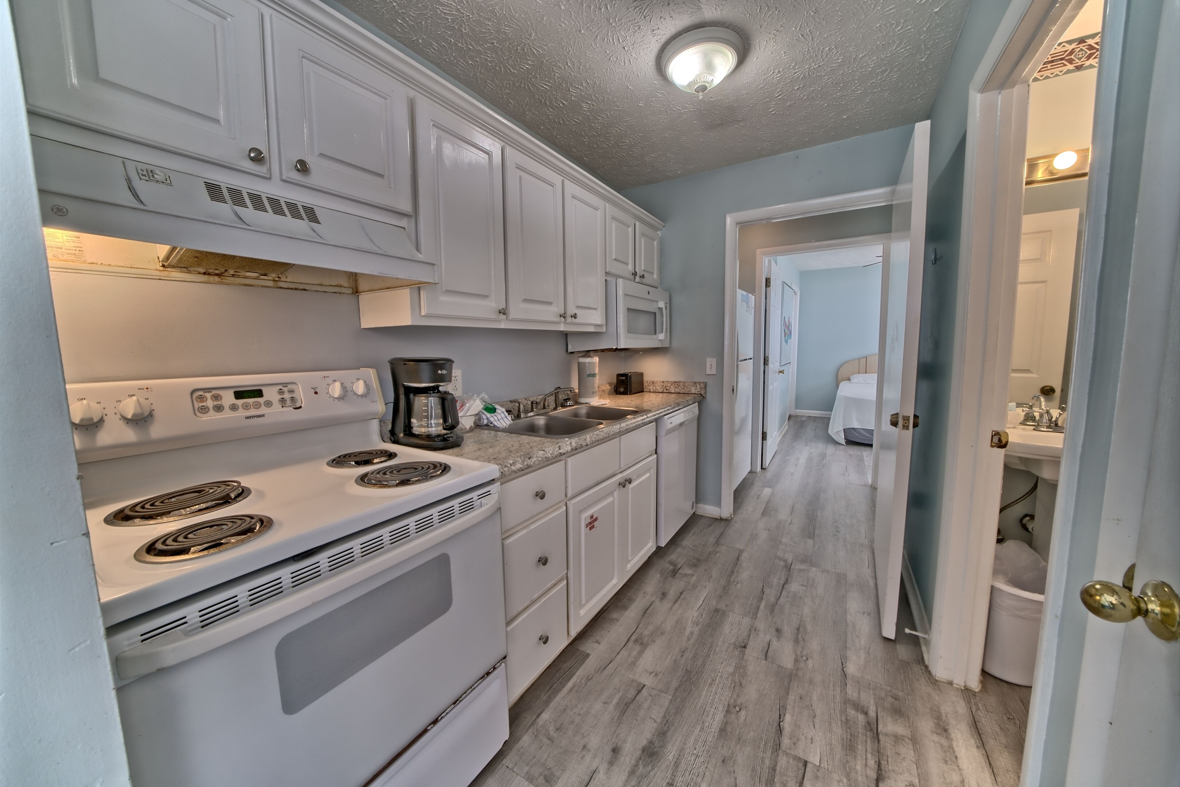 villa, 1 bedroom, balcony, beachfront (villa 21) | private kitchen | fridge, microwave, oven