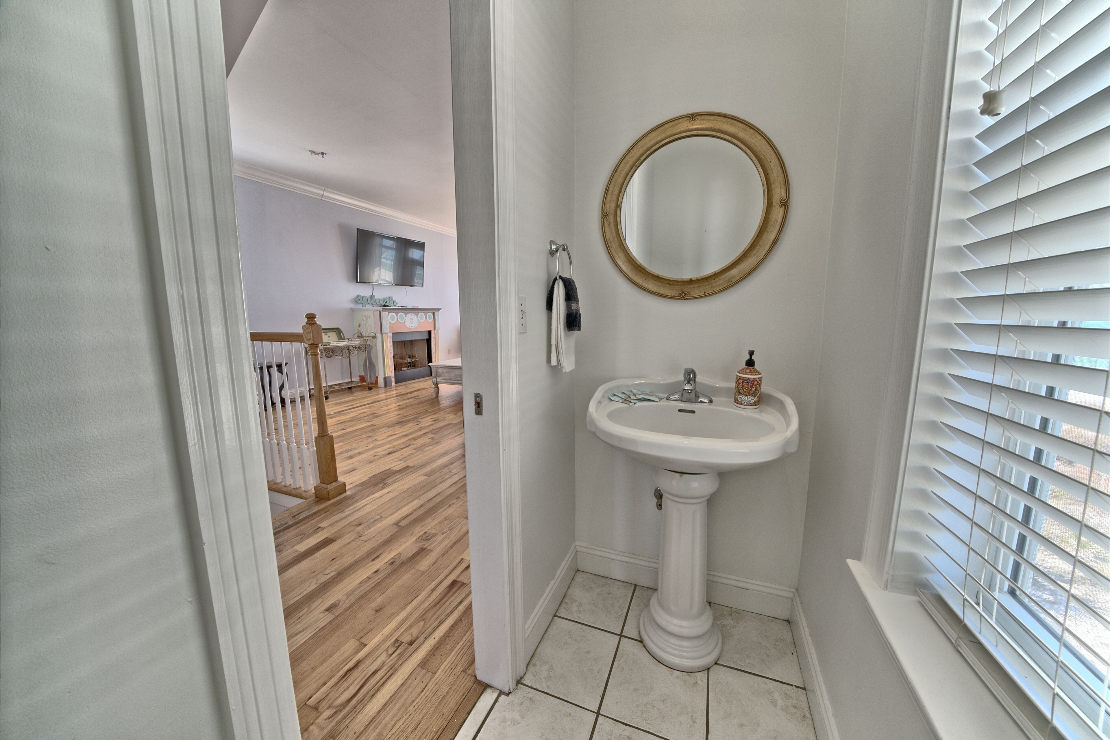 house, 5 bedrooms, balcony, beachfront | bathroom | combined shower/bathtub, towels