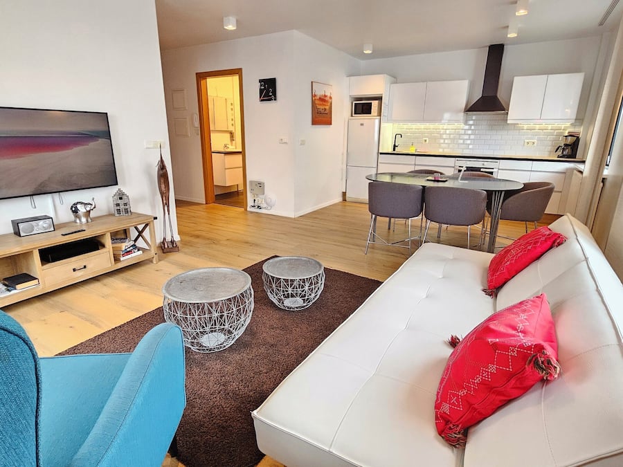 Two-Bedroom Apartment - Bergstadastraeti 12 | Living area | 32-inch flat-screen TV with cable channels