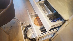 One-Bedroom Apartment - Bergstadastraeti 12 | Einkaeldhús | Ísskápur, örbylgjuofn, eldavélarhellur, kaffivél/teketill