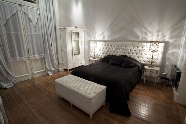 1 bedroom, individually decorated, desk, iron/ironing board