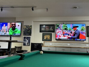 Bar (on property) - Price Pointe Inn (Waukesha)