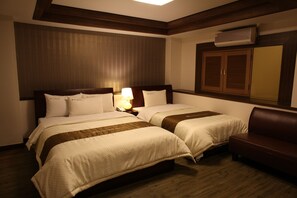 디럭스 트윈룸 | 고급 침구, 각각 다르게 가구 비치, 책상, 방음 설비