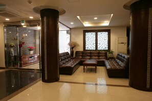 Lobby sitting area - Hill house Hotel (Seoul)