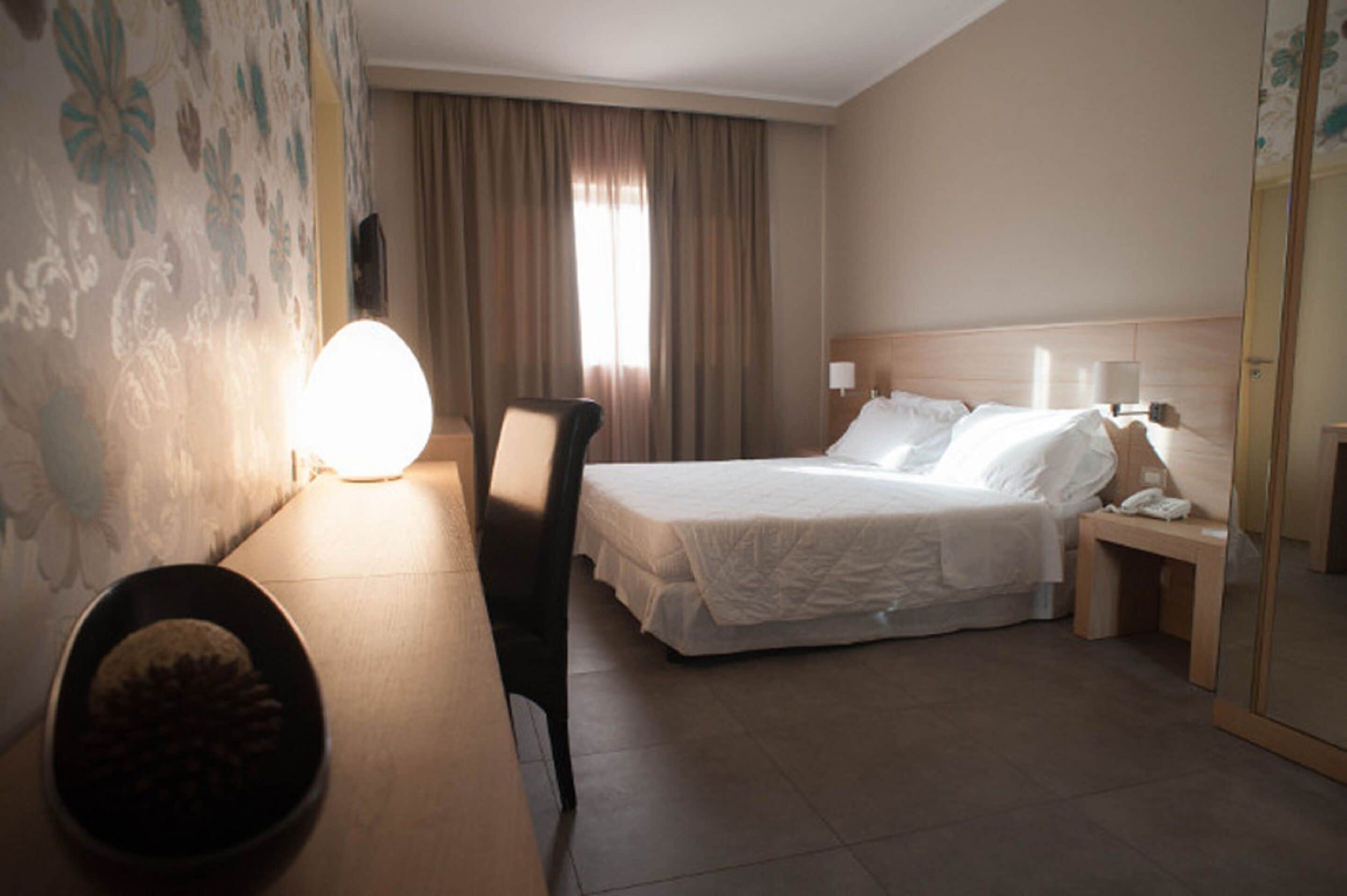 standard double room | minibar, in-room safe, desk, soundproofing