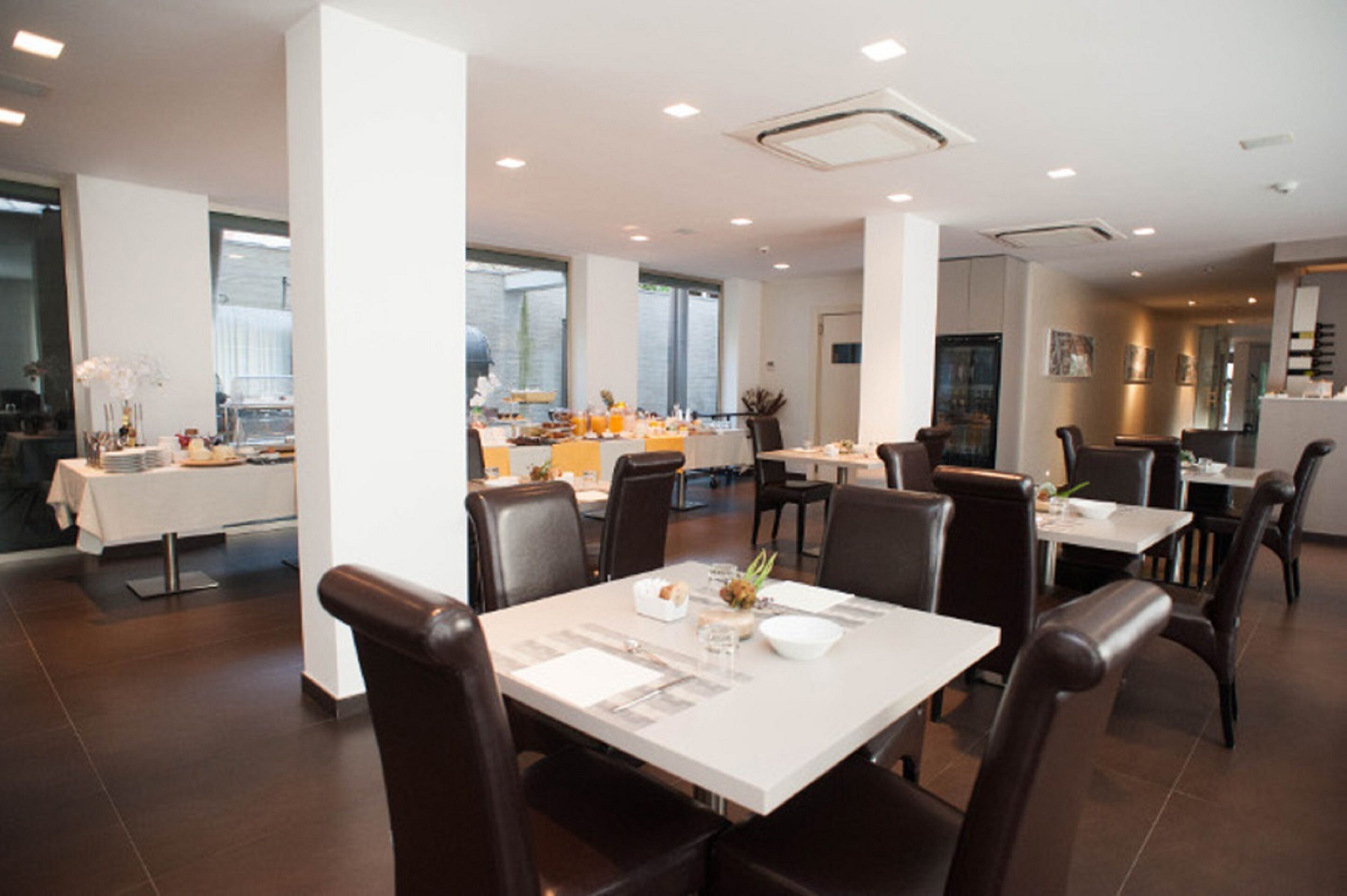 Breakfast (EUR 7 per person)