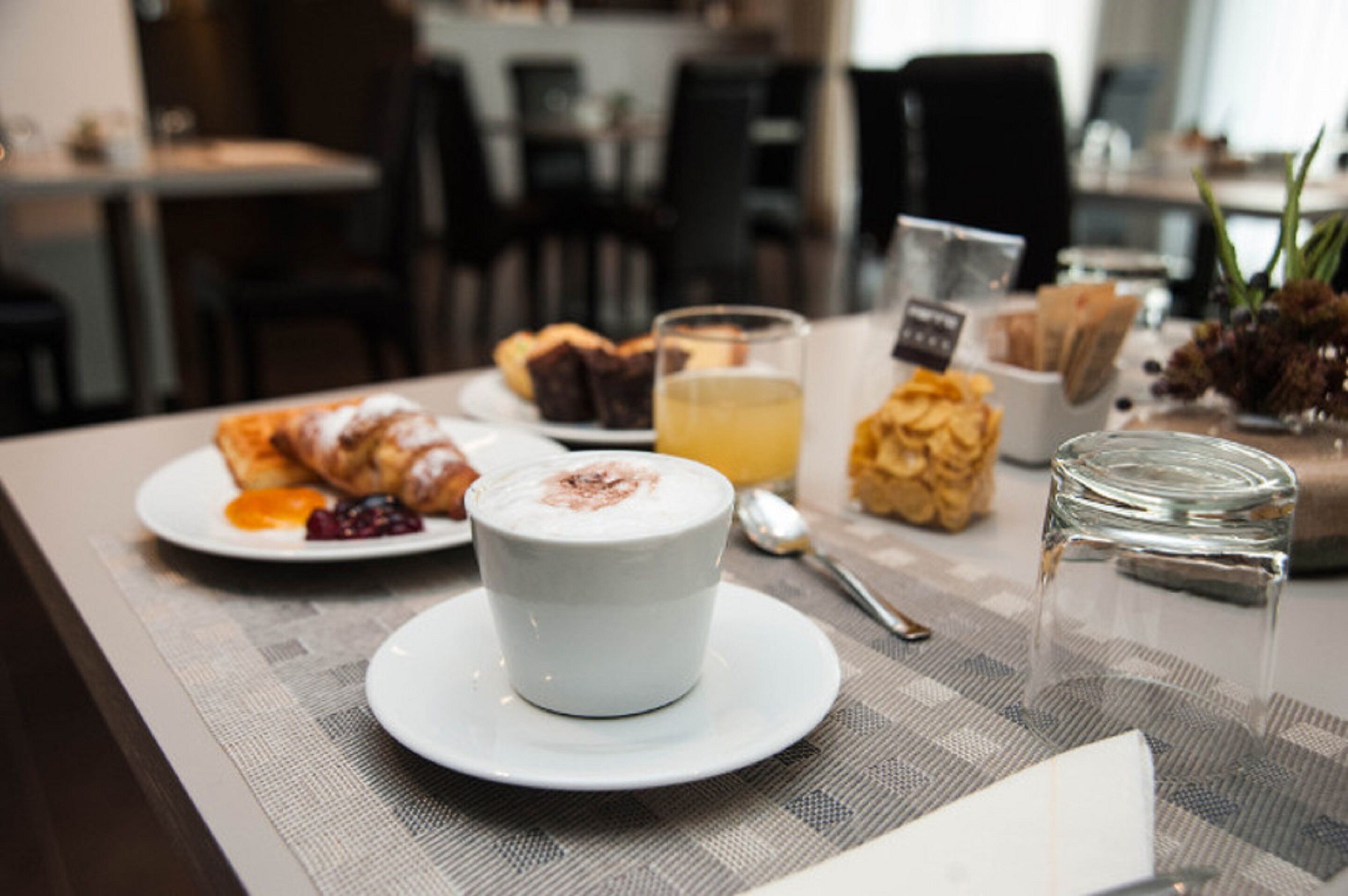 breakfast (eur 7 per person)