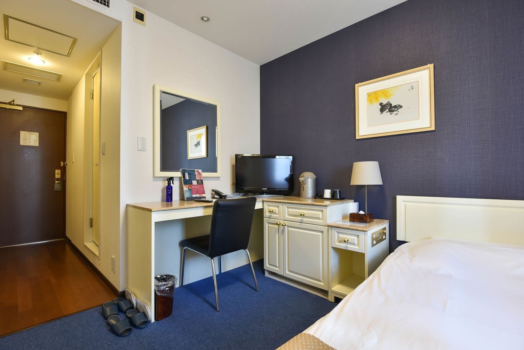 Premium bedding, down duvets, individually furnished, desk